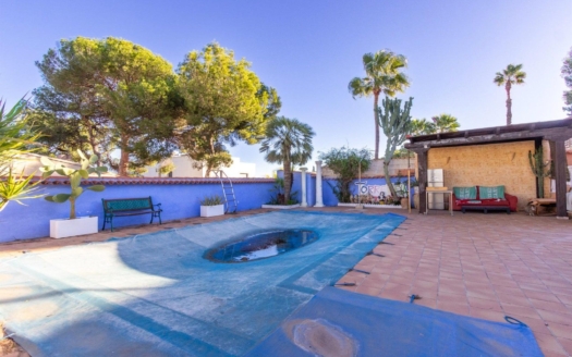 Villa in Torrevieja – EE8743