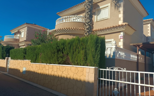 Villa in Los Altos – EE11212