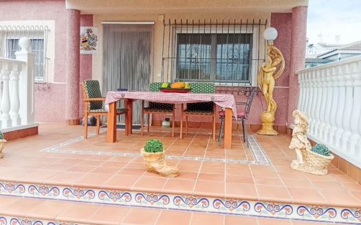 Villa in Torrevieja – EE11304