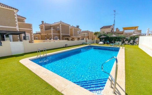 Town House in Orihuela Costa – EE11196