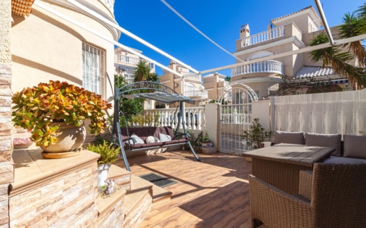 Villa in Orihuela Costa – EE11373