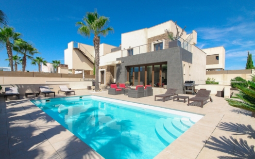 Villa in Torrevieja – EE11375