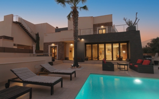 Villa in Torrevieja – EE11375