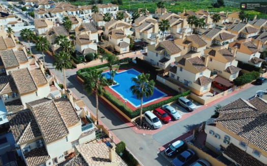 Town House in Ciudad Quesada – EE11125