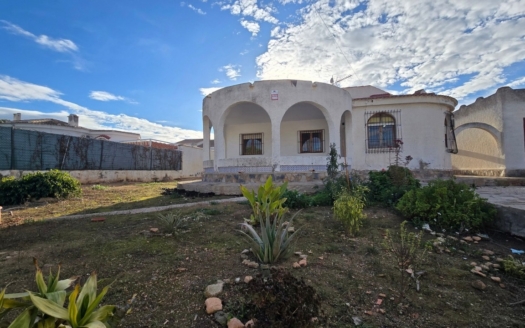 Villa in Torrevieja – EE11370