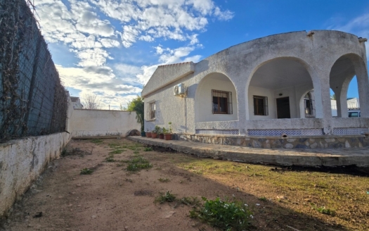Villa in Torrevieja – EE11370