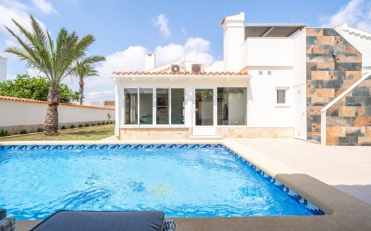 Villa in Torrevieja – EE9412
