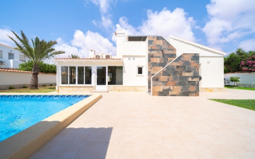 Villa in Torrevieja – EE9412