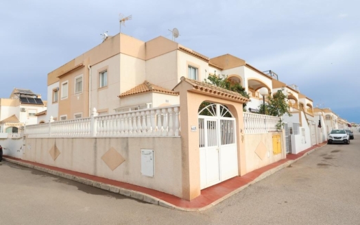 Town House in Torrevieja – EE11372