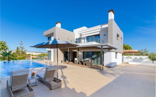 Villa in Torrevieja – EE11251