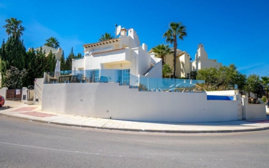 Villa in Orihuela Costa – EE11425