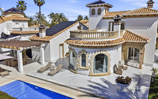 Beautiful detached Villa in Cabo Roig – EE11680