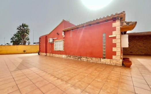Villa in Torrevieja – EE11507