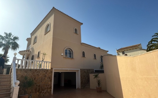 Villa i Orihuela Costa – EE11768