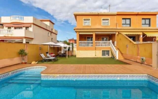 Villa in Torrevieja – EE11517