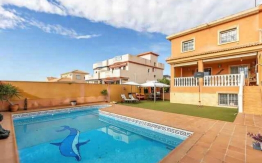 Villa in Torrevieja – EE11517