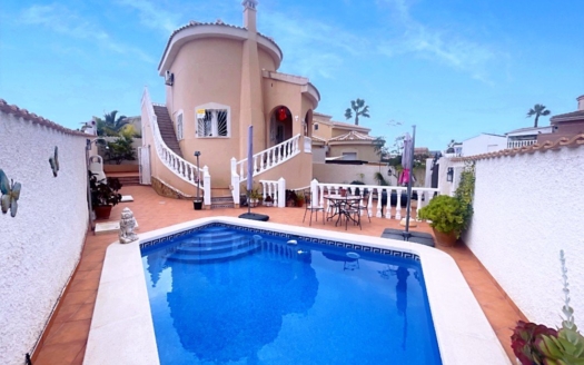 Chalet en Ciudad Quesada – EE11502