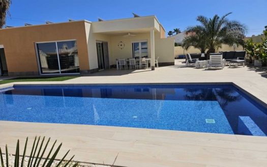Villa in Torrevieja – EE11717