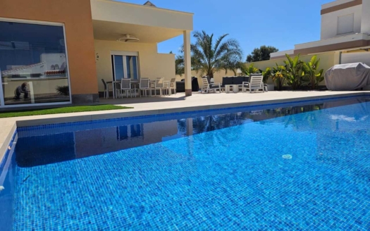 Villa in Torrevieja – EE11717