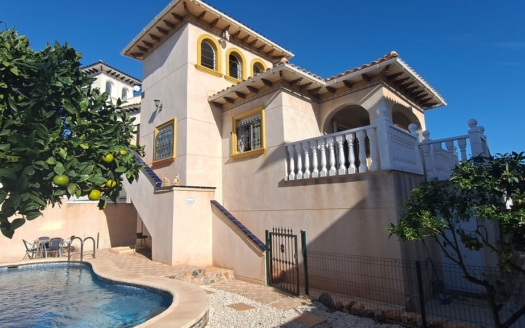 Villa in La Zenia – EE8569