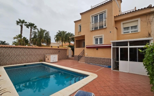 Villa in Torrevieja – EE11497