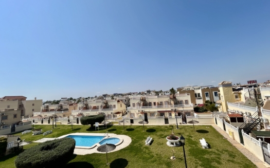 Town House in La Zenia – EE11701