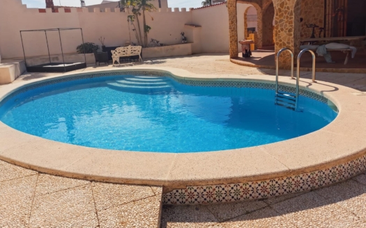 Villa in Torrevieja – EE11765