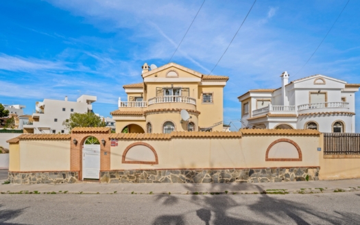 Villa in Orihuela Costa – EE11414