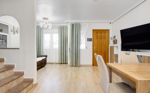 Town House in Torrevieja – EE11515