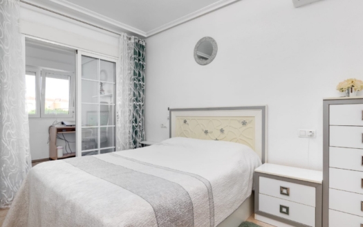 Town House in Torrevieja – EE11515