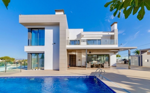 Villa in Torrevieja – EE11500