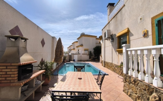 Villa in El Raso – EE11598