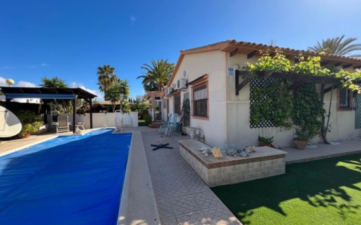Villa in Cabo Roig – EE11506