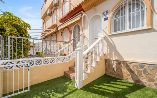 Town House in Playa Flamenca – EE11698