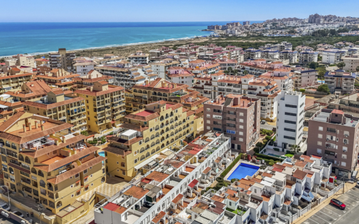 Townhouse in La Mata, Torrevieja – EE11914