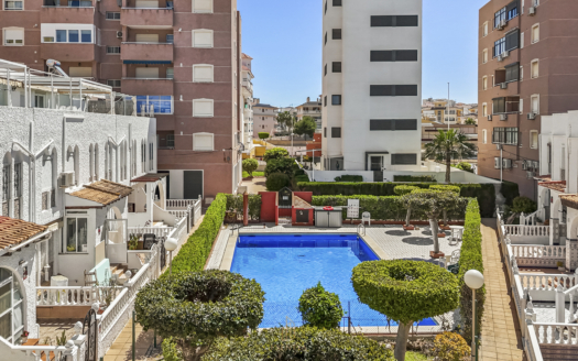Townhouse in La Mata, Torrevieja – EE11914