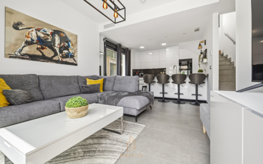 Fantastisk villa i Villamartin – EE12021