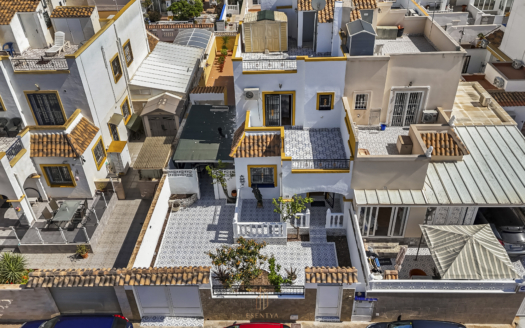 Townhouse in Jardin del mar, Torrevieja – EE11910