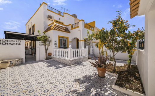 Townhouse in Jardin del mar, Torrevieja – EE11910