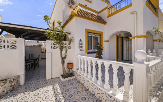 Townhouse in Jardin del mar, Torrevieja – EE11910