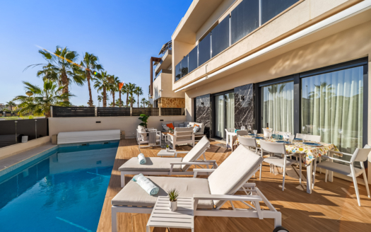 Villa in Lomas de Cabo Roig – EE11040