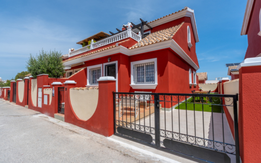 Town House in Villamartin – EE12005