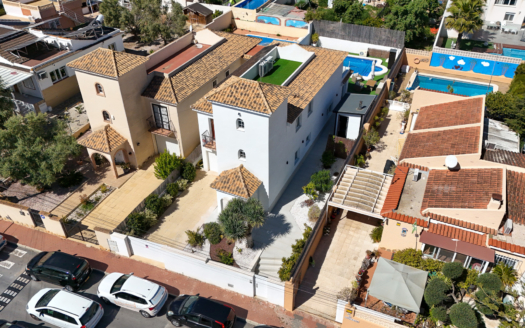 Villa in Los Balcones – EE11972