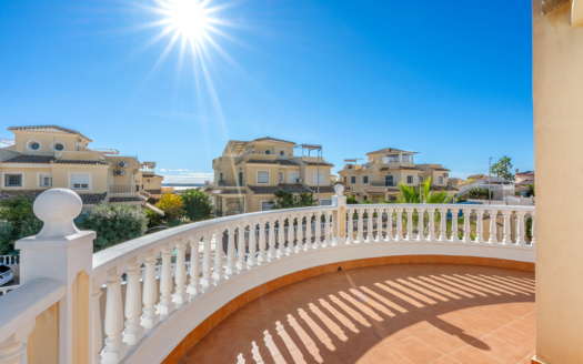 Chalet en Ciudad Quesada – EE10954