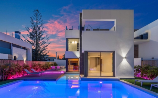 Villa in Torrevieja – EE11963