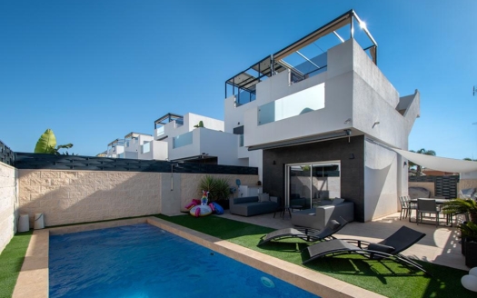 Town House in Ciudad Quesada – EE12004