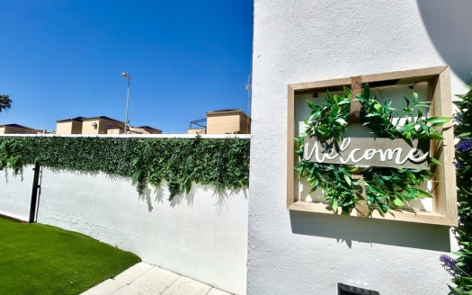 Maison de ville à Punta Prima – EE11923