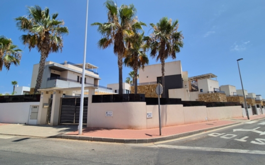 Villa in Torrevieja – EE11807