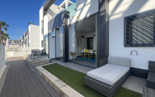 Lägenhet i La Zenia – EE11957