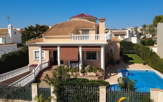 Villa i Torrevieja – EE11730
